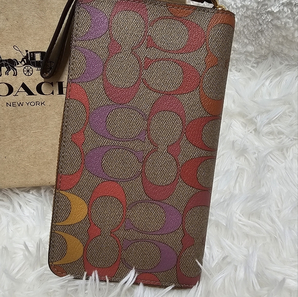 COACH Pride Large Zip Around Signature Leather Rainbow Phone Wallet Authentic - Picture 9 of 9